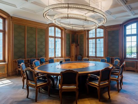 Der runde Tisch im "Salon bleu" in Bern